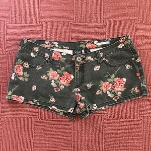 City Streets women’s size 13 black/ Pink Floral Jean “Classic shorty” Shorts